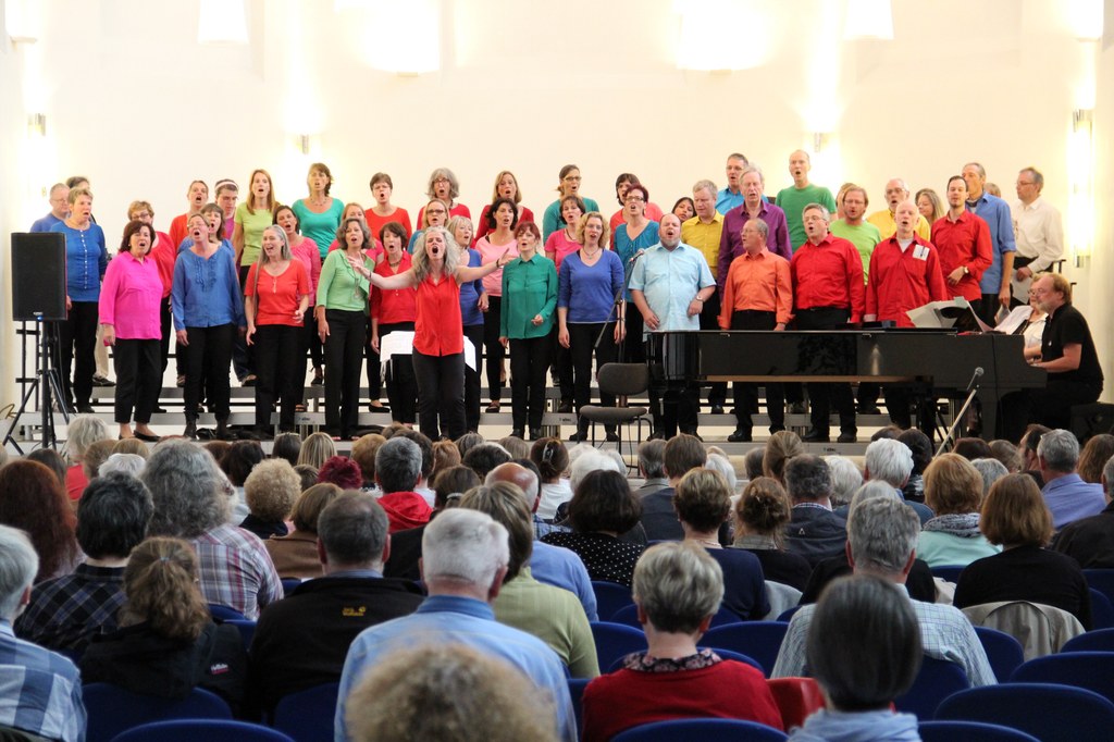 Der Jazz- und Popp-Chor Roundabout der Musikschule Neuss (hier bei Sing’in Neuss 2015) ist auch in diesem Jahr wieder mit dabei
