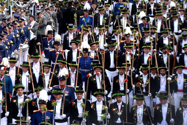 Festprogramm Alle wichtigen Termine und Zeiten rund um das Neusser Bürger-Schützenfest 2024