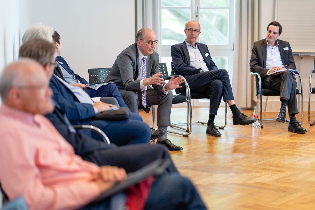 neusser-zukunftskongress-2022_15b.jpg Teilnehmer des Workshops tauschen sich aus.